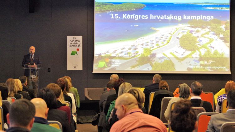 Slika /2021_ilustrac_f/211209_kuh_000.jpg